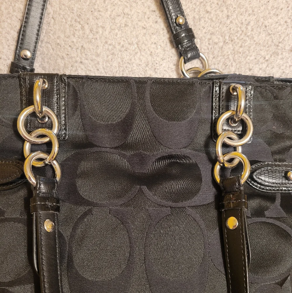Authentic Coach Signature Bag 👜 - Picture 4 of 5